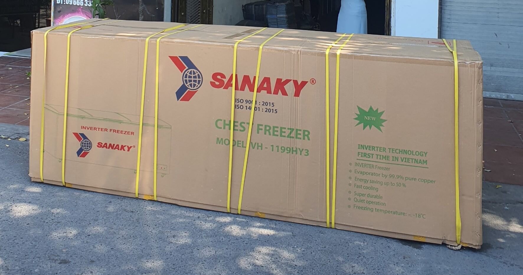 Hình ảnh đóng gói thực tế tủ đông Inverter Sanaky VH-1199HY3 1100 lít