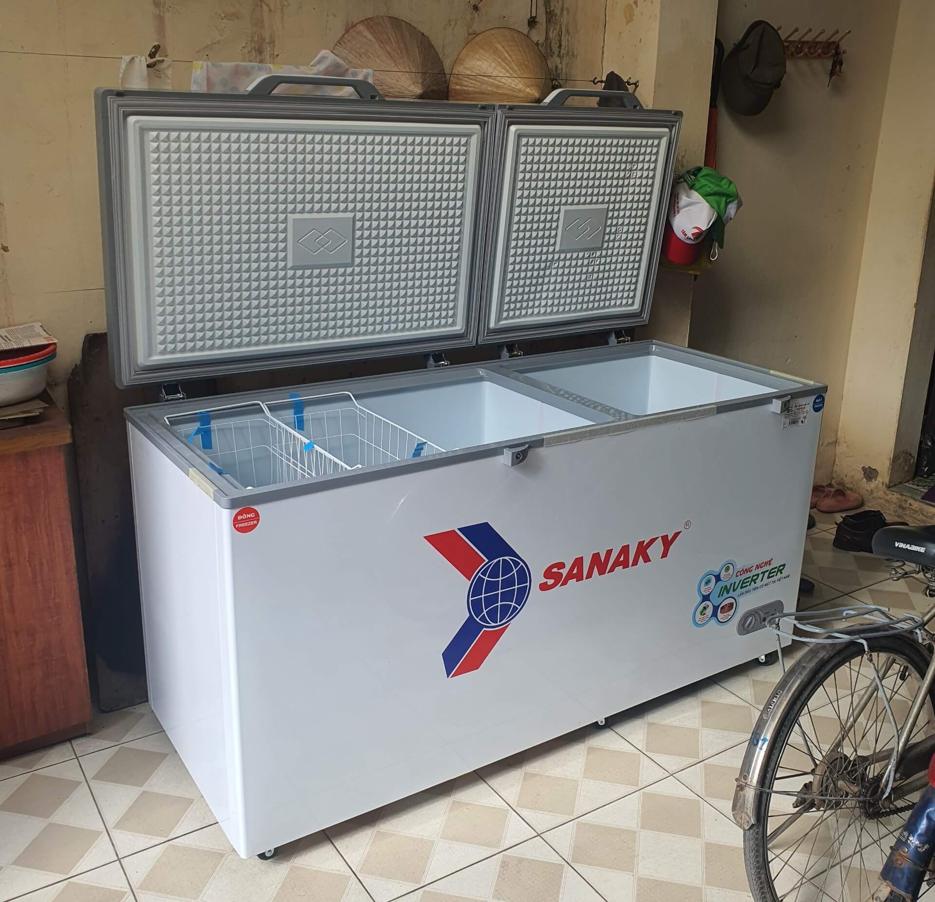 Tủ đông Sanaky VH-6699W4K 660 lít