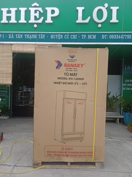 Tủ mát Sanaky VH-1209HP